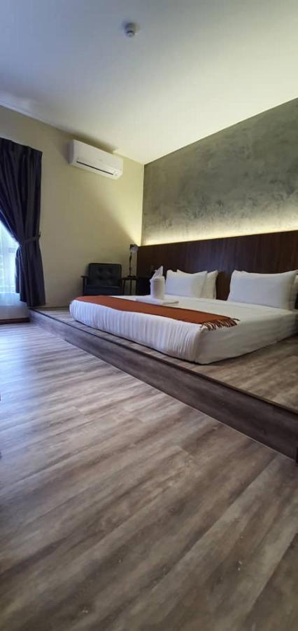 Vista Hotel Tawau Exterior photo